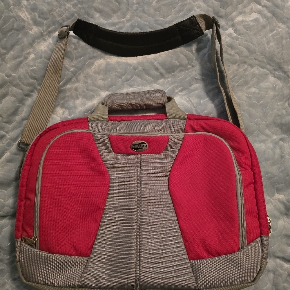 American Tourister Carryon Laptop Briefcase With Handle Sleeve